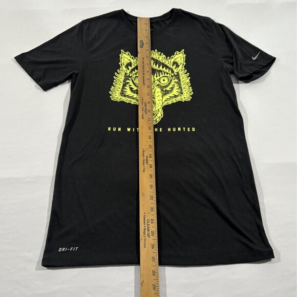 Nike Run With The Hunted Flaming Wolf M Dri-Fit T-Shirt Mens Atheltic Cut Sz S - Picture 6 of 13